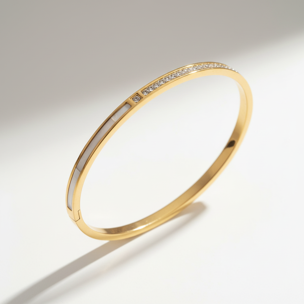Bracelet jonc cristaux vue latérale fond blanc