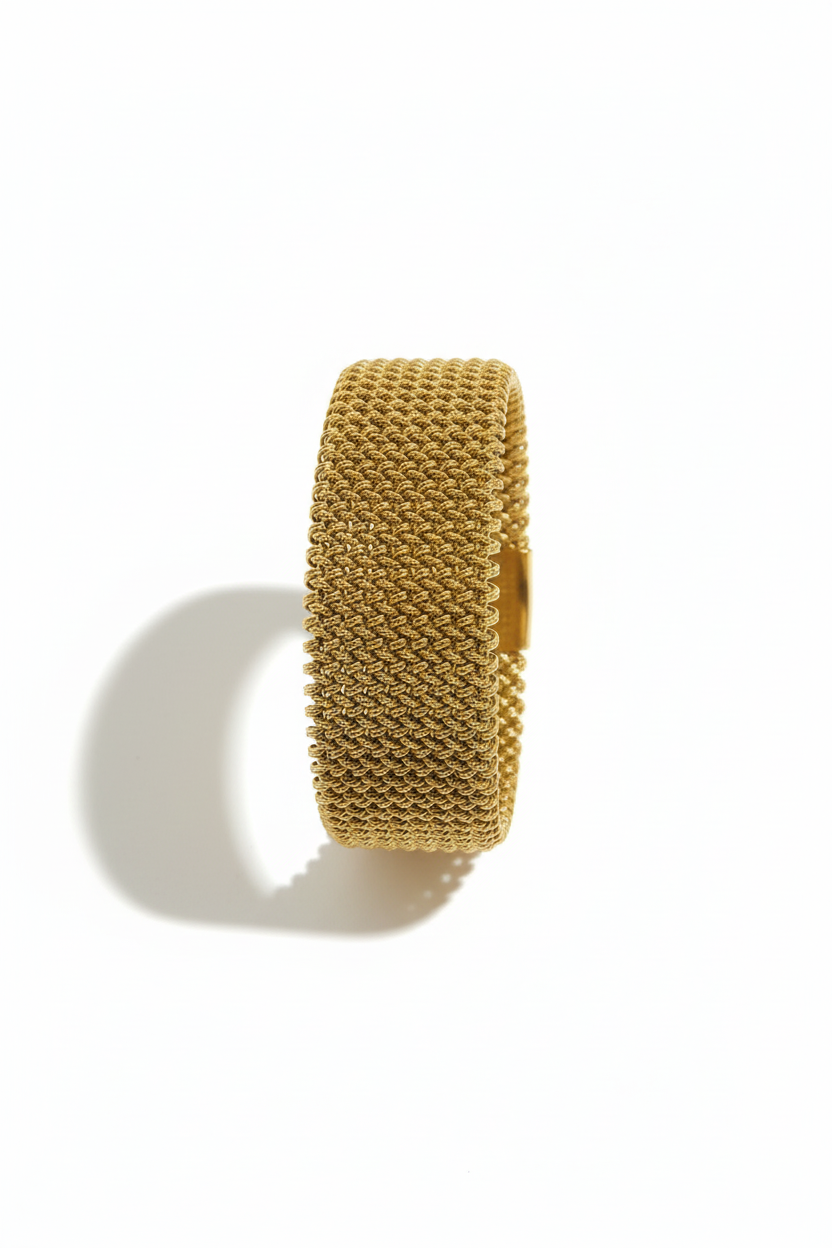 Bracelet manchette maille milanaise verticale fond blanc