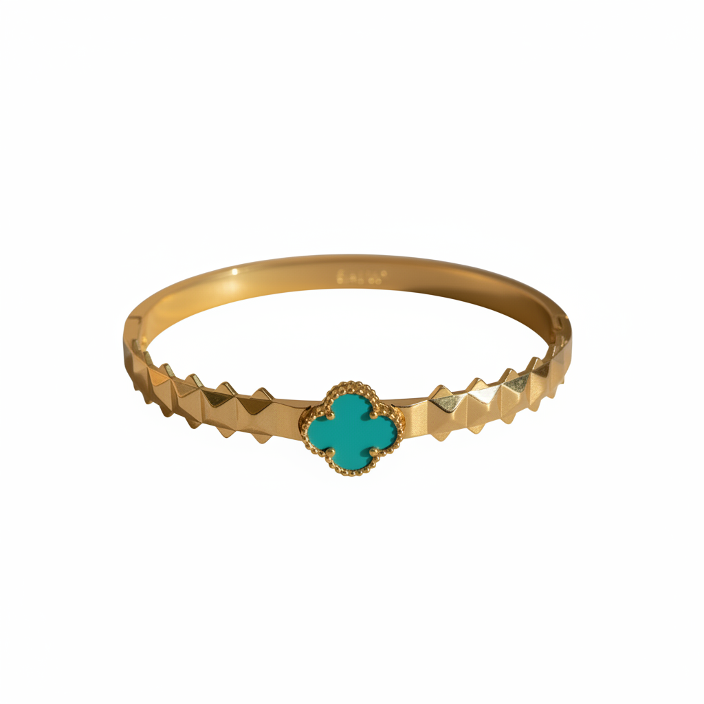 Bracelet émeraude fond blanc