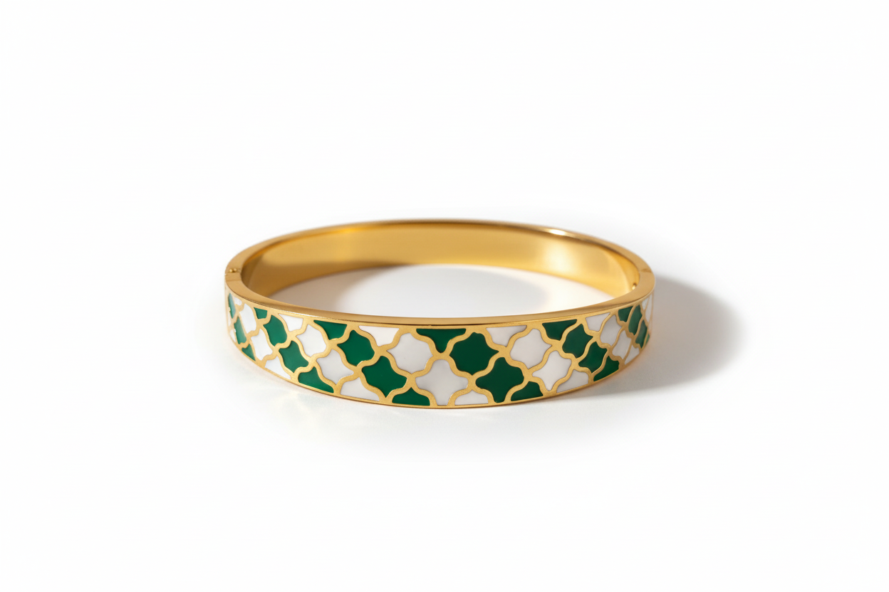 Bracelet Oriental trèfles verts et blancs fond blanc face