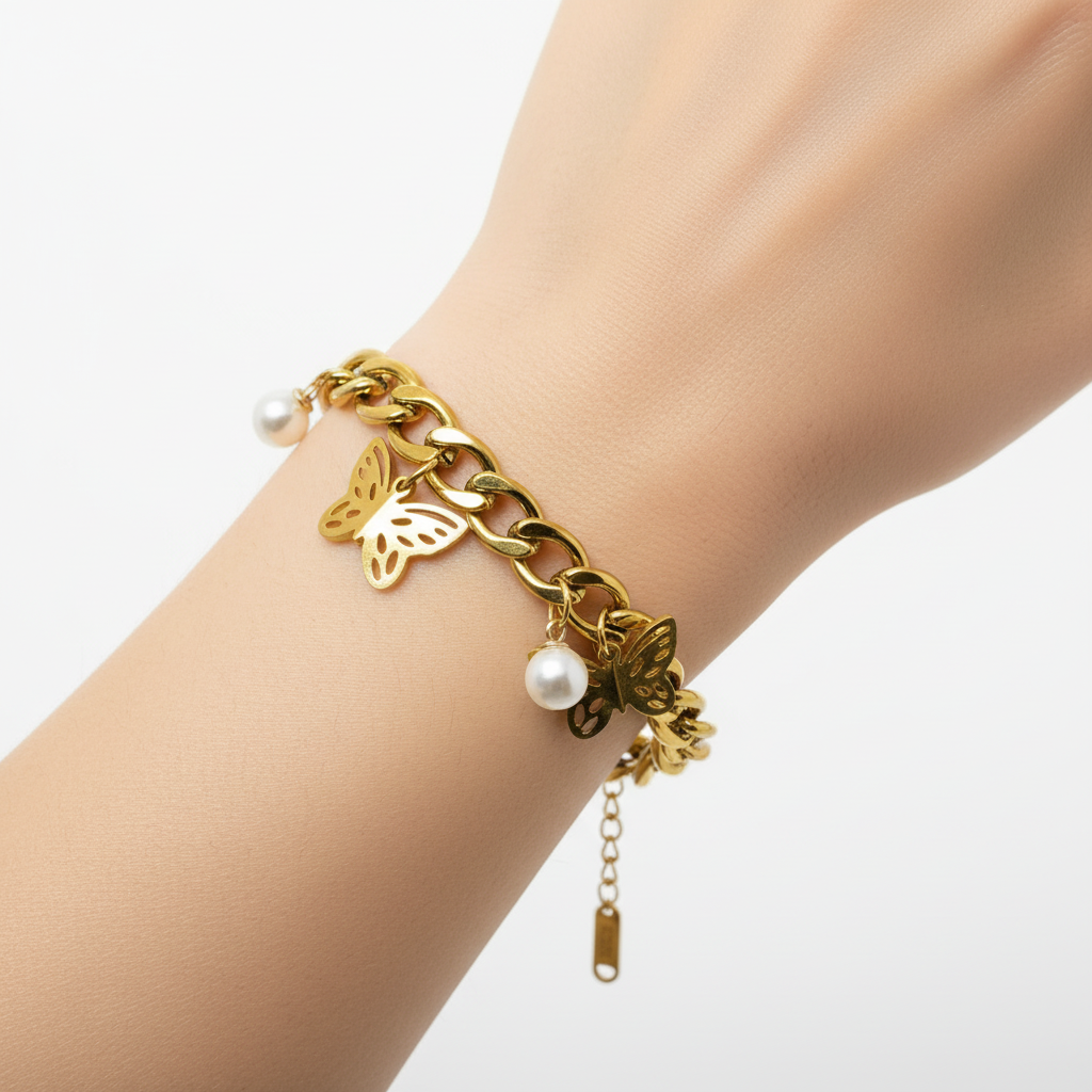 Bracelet papillon d'or - Détail sur bras