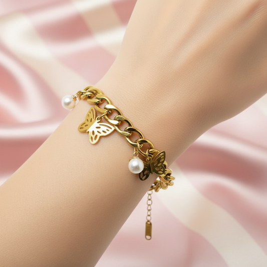 Bracelet papillons perles poignet - fond rose poudre