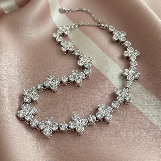 Bracelet trèfles argentés - fond rose poudre