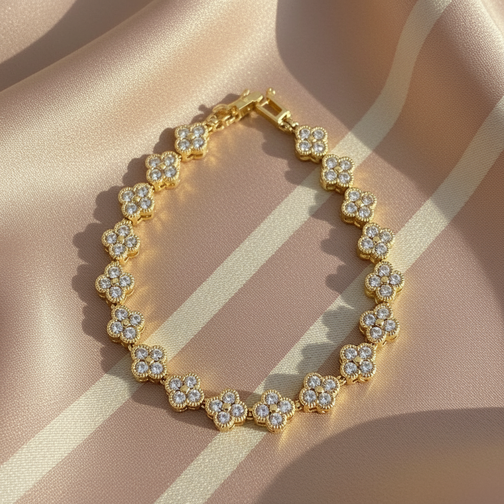 Bracelet trèfles cercle - fond rose poudre rayures crème