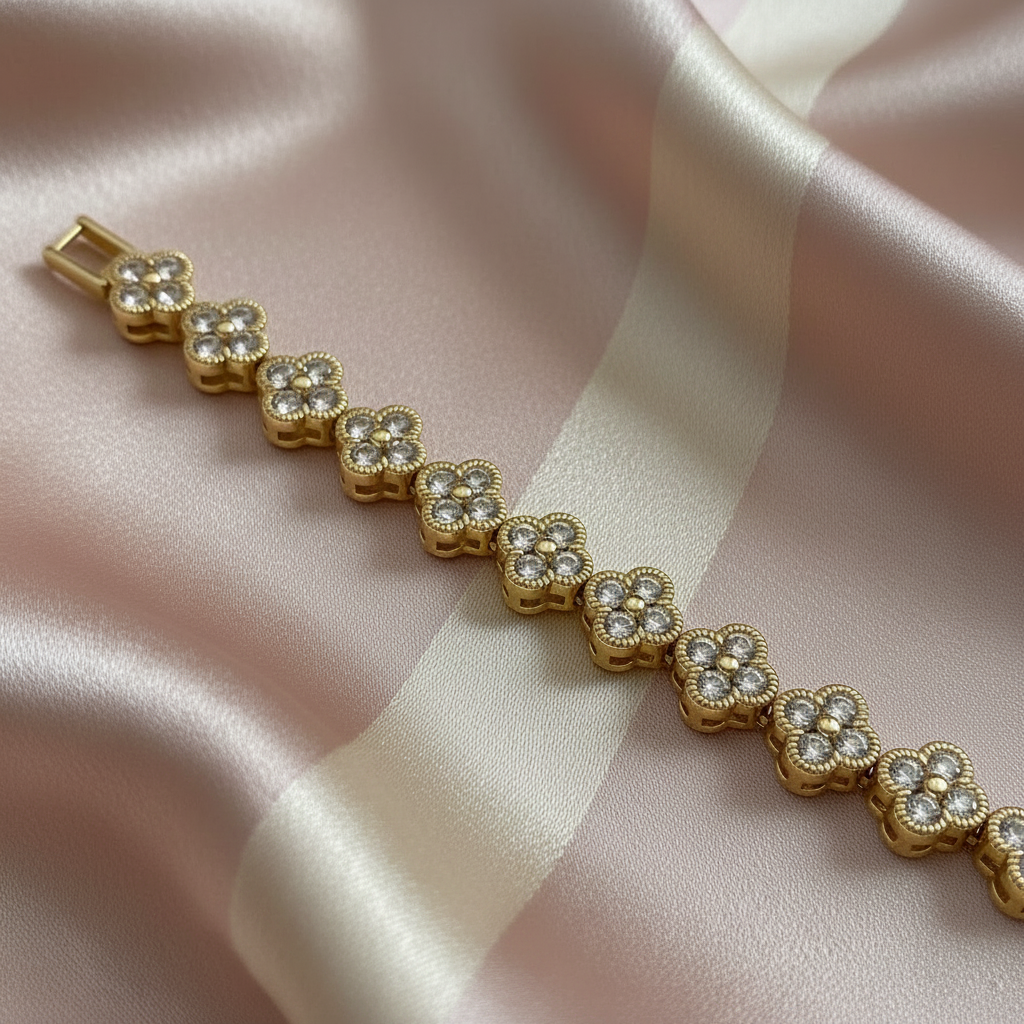 Bracelet trèfles - fond rose poudre rayures crème