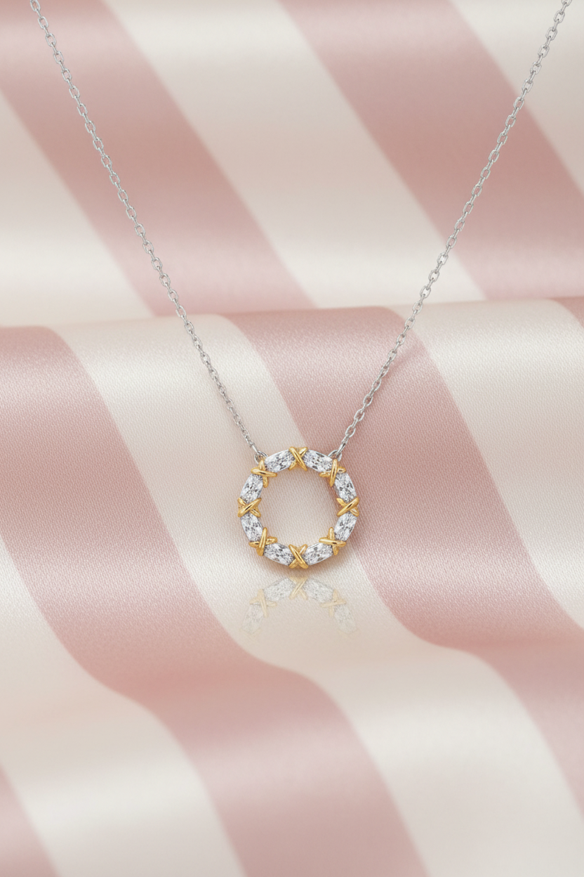 Collier cercle cristaux - fond satiné