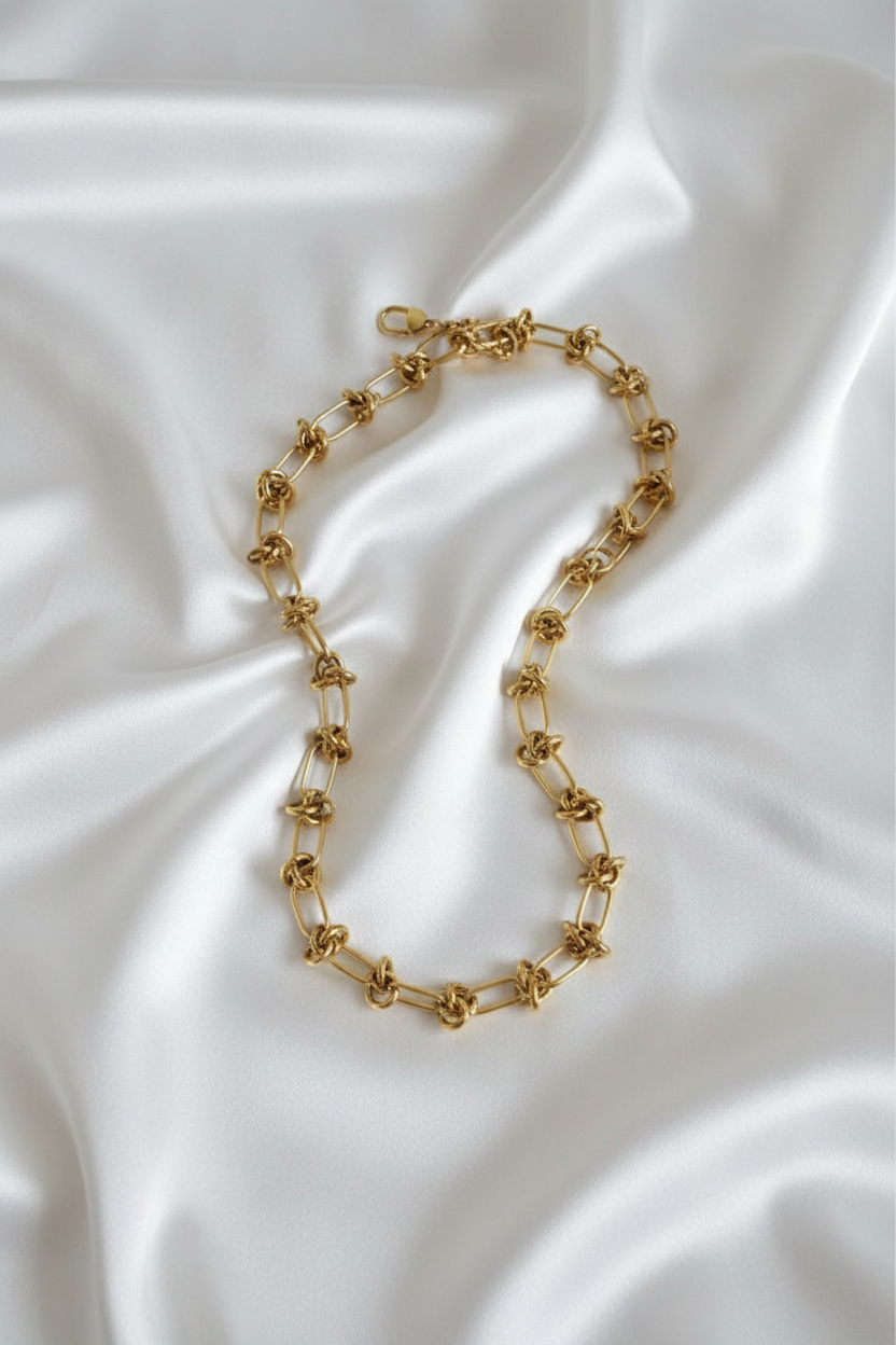 Collier chaîne nœuds - vue ensemble