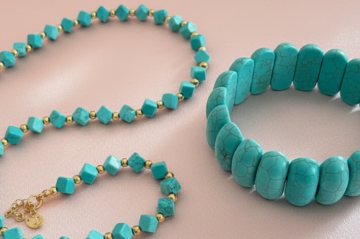 Collier et bracelet turquoise fond rose