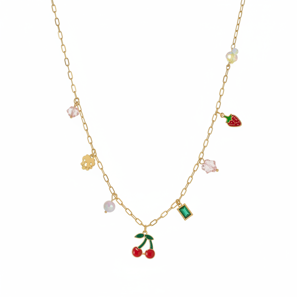 Collier Frutti gros plan face debout sur fond blanc