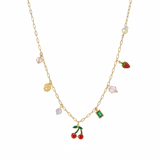 Collier Frutti gros plan face debout sur fond blanc