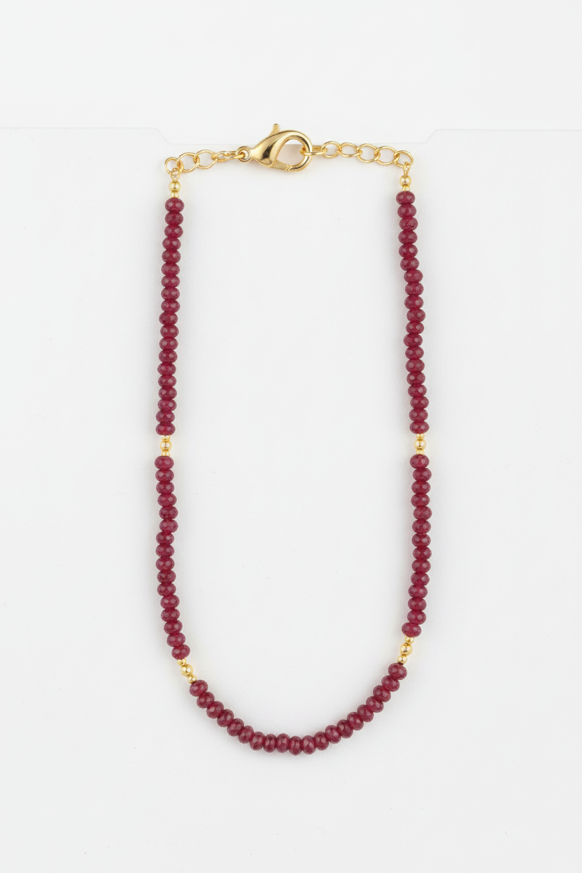 Collier grenat - fond blanc vertical