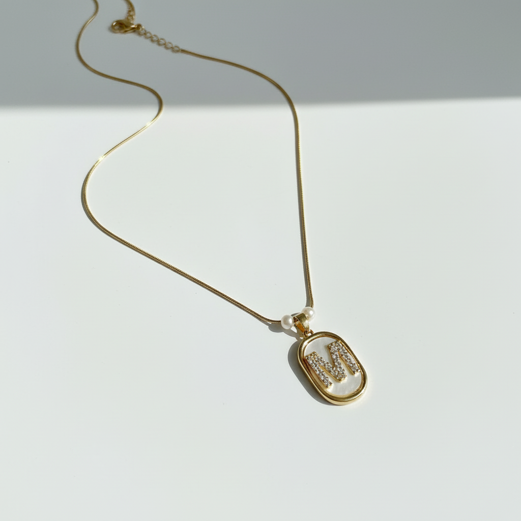 Collier initiales M - Vue complète