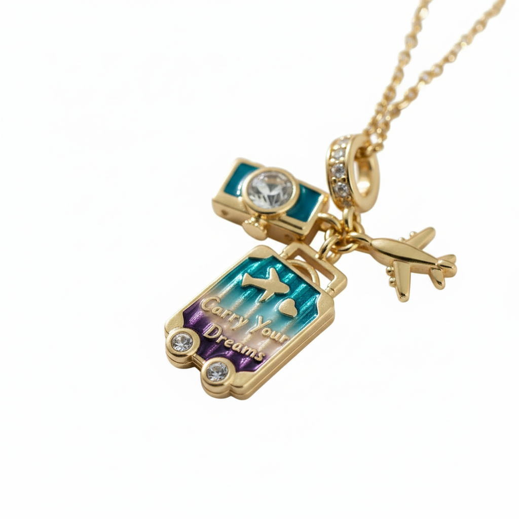 Collier NEW York détail valise sur fond blanc