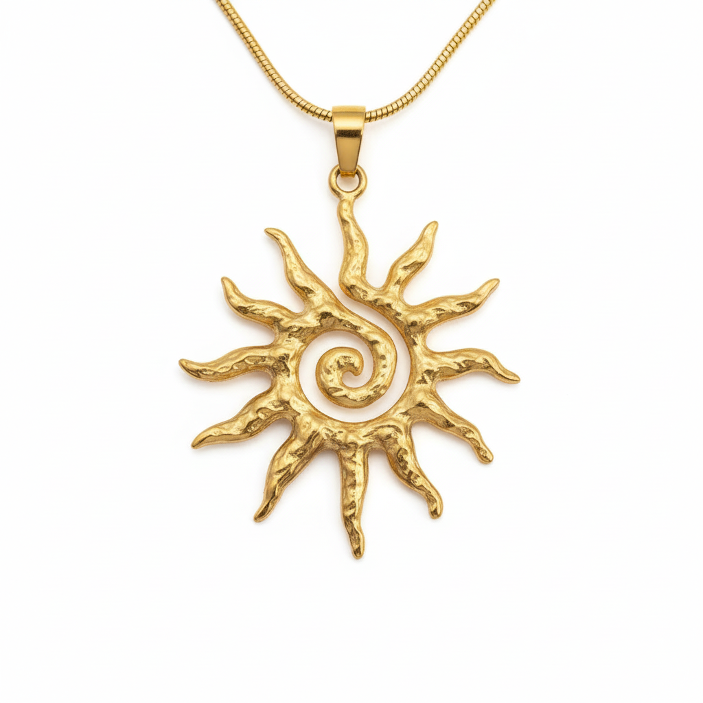 Collier Soleil détail pendentif sur fond blanc