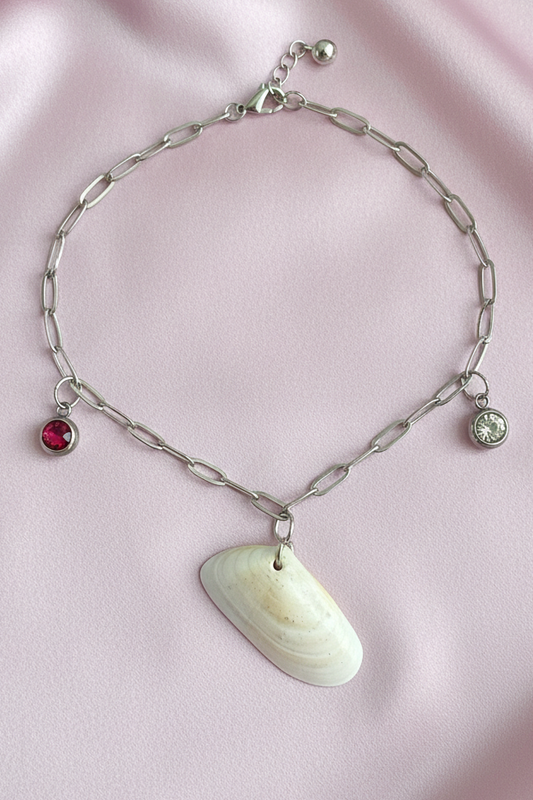 Coquille ivoire charms fond fuchsia