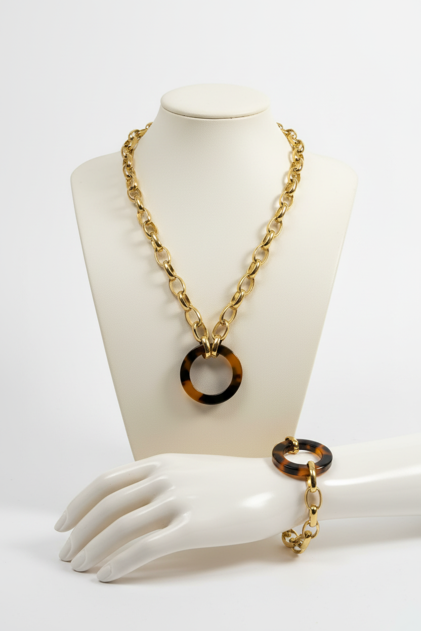 Ensemble Léopard - collier et bracelet sur buste