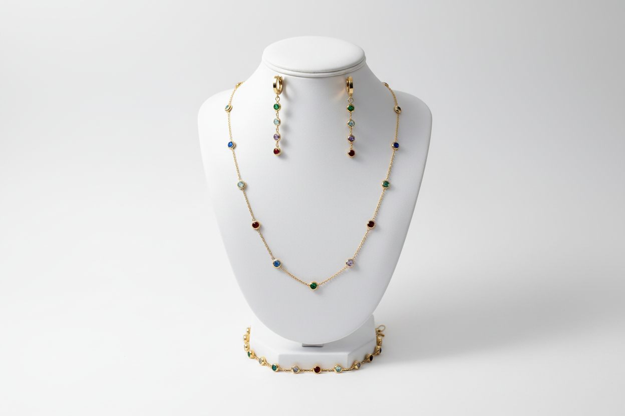 Parure avec un collier, bracelet et boucles 2