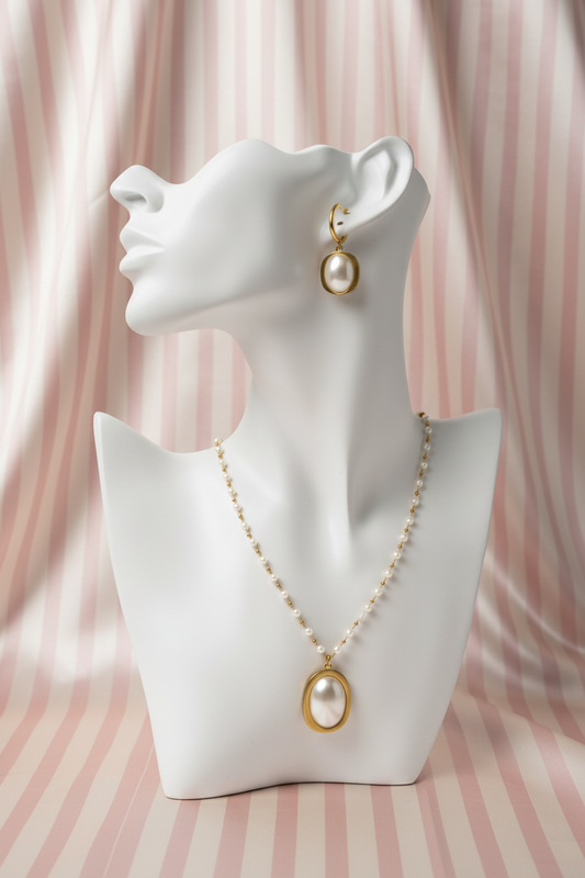 Parure perles buste fond rayures