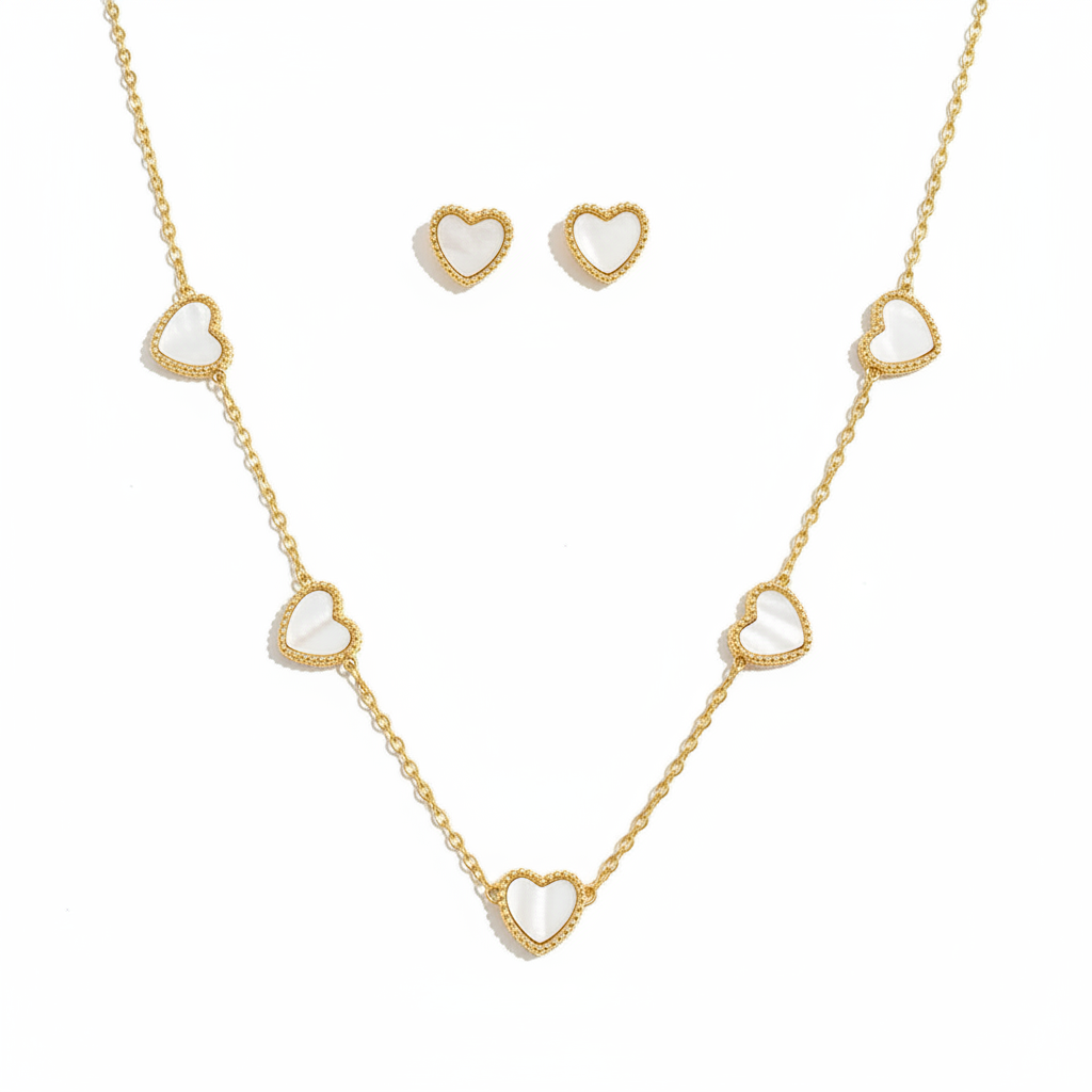 Parure Romantique collier et boucles d'oreilles sur fond blanc