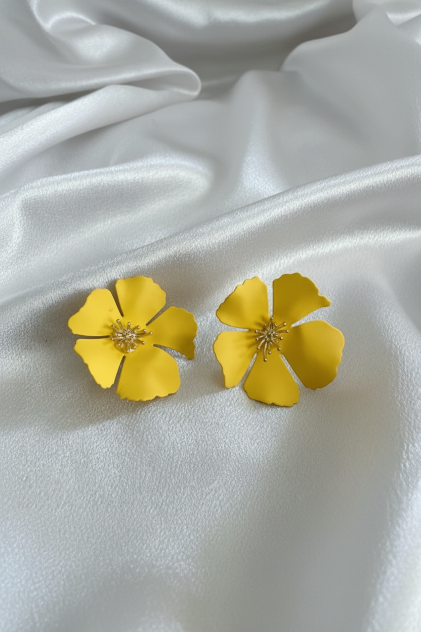 Puces fleurs jaunes vue face – fond soie blanche